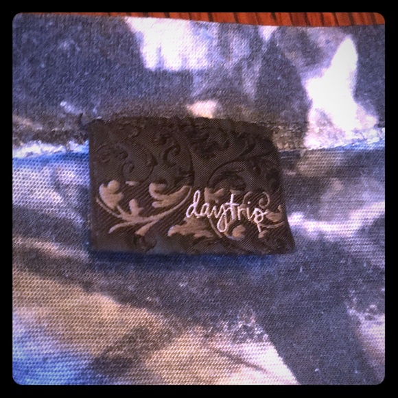 Buckle Daytrip Fitted Top M - Picture 3 of 4